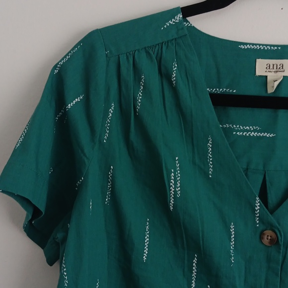 A.N.A. Lush Berry Cropped V Neck Top #2365 - Picture 2 of 6